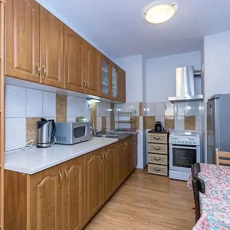 Kristina Apartment アパート *