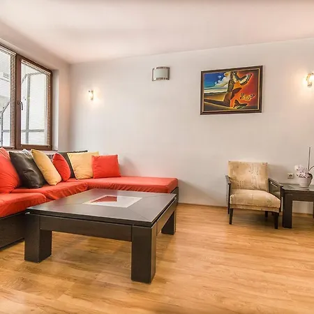 Kristina Apartment アパート *